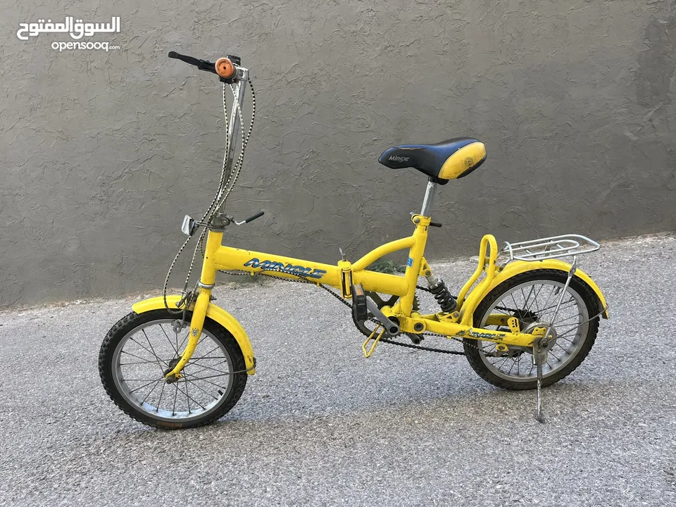 بسكليتات متنوعه جميعها اجنبيه والتفاصيل داخل الاعلان
