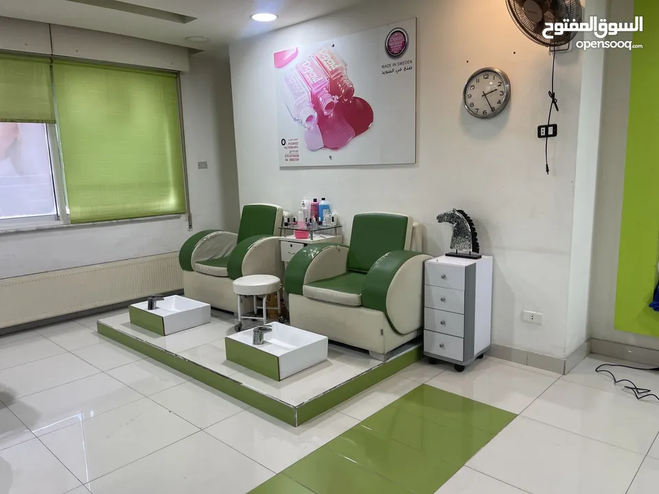 صالون سيدات للبيع مقابل جامعة الاميرة سمية وبالقرب من الجامعة الأردنية