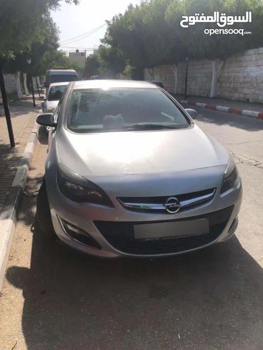 استرا ترخيص 2013 سيارة بحالة ممتازة مع وجود عيوب بسيطة في البودي جير عادي ماتور راكب جديد مستورد