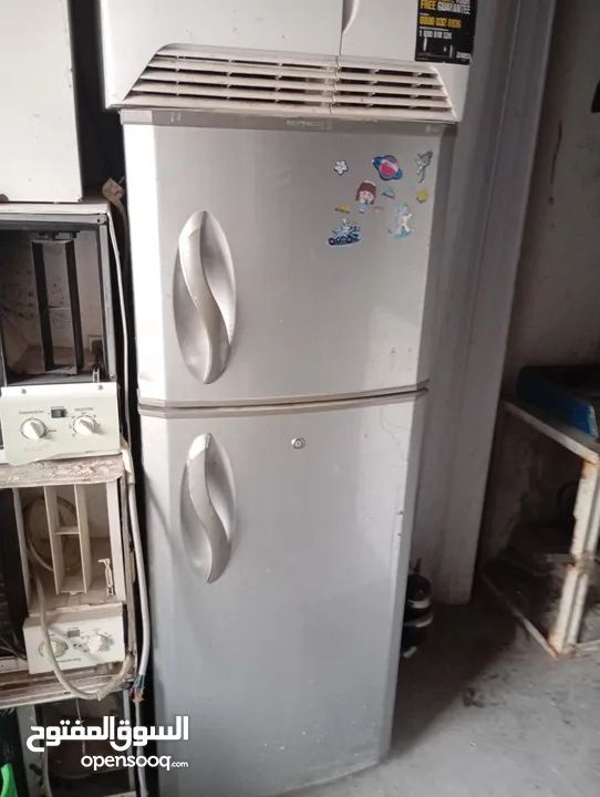 LG fridge good condition good cooling