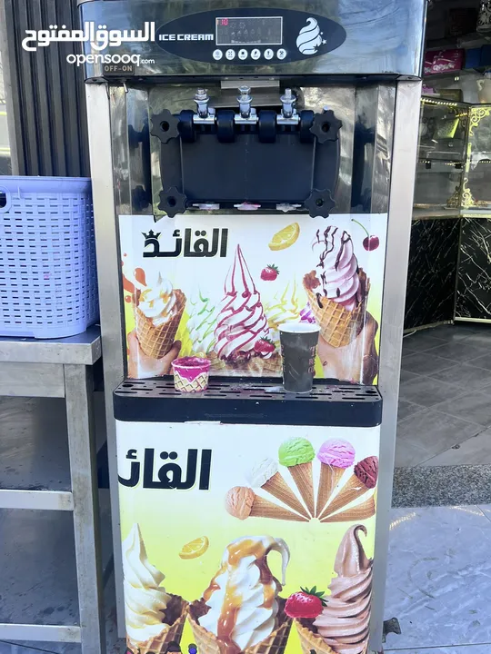 ثلاجة عرض كيك