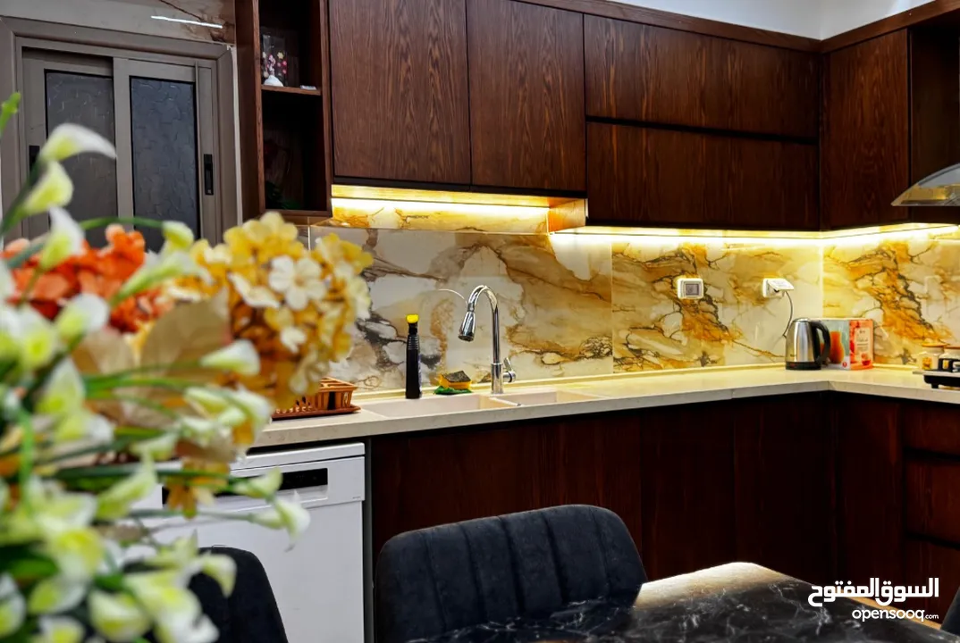 روف للايجار مفروش في اجمل مناطق رام الله والبيرة التواصل مع المالك مباشرة دون وسيط 1250 دولار