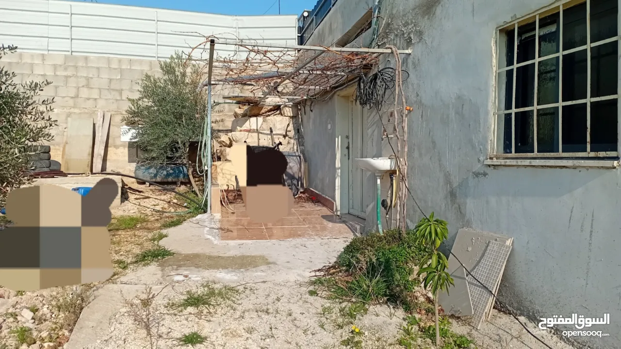 منزل مع حواصل مع ارض مستقل للبيع بناء جديد