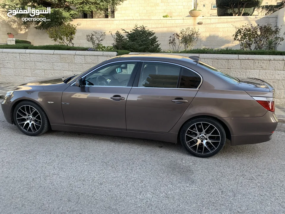 BMW E60 - لون شمباني
