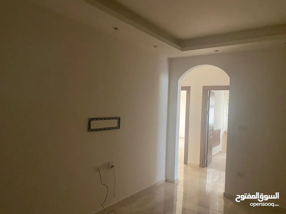 شقه فارغه ارضيه للايجار في دير غبار - REF : 14534