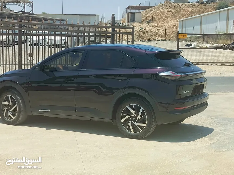 نيتا يو برو 2022 لون باذنجاني حره