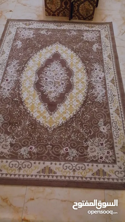 سجاد ة مع برداية لللبيع