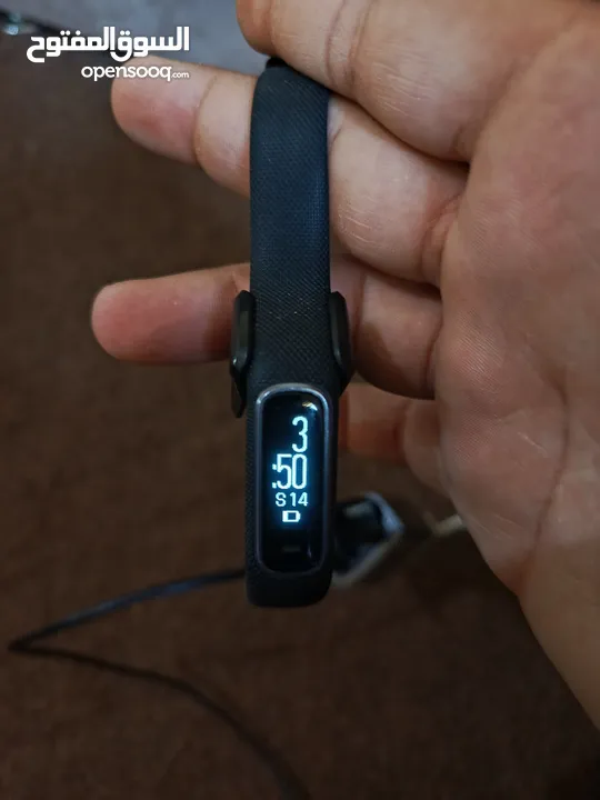 ساعه يد ذكيه جارمن الأصلية (GARMIN vívosmart 4) مستعمله شهرين