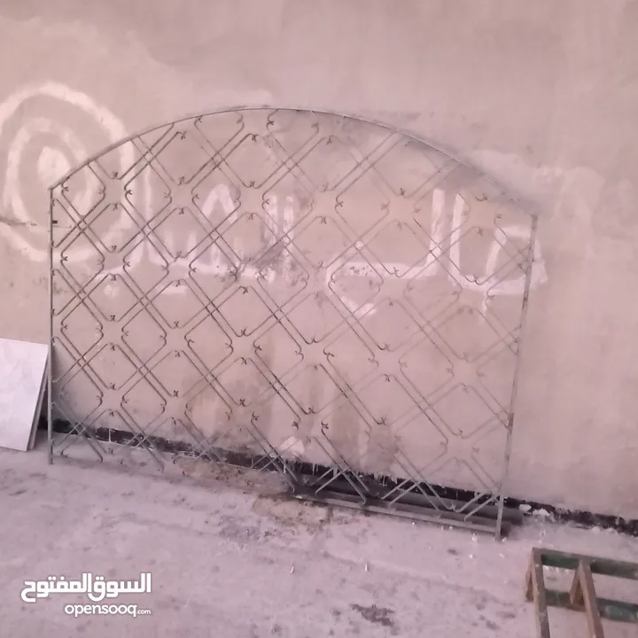 شباك متر و نص بعرض متر و نص و ارتفاع متر للبيع المستعجل