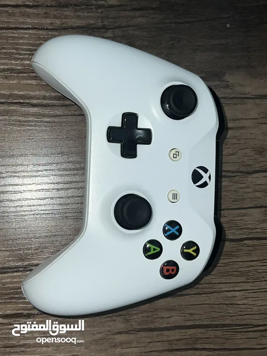 جهاز Xbox One X بحالة الجديد مع كرتونته