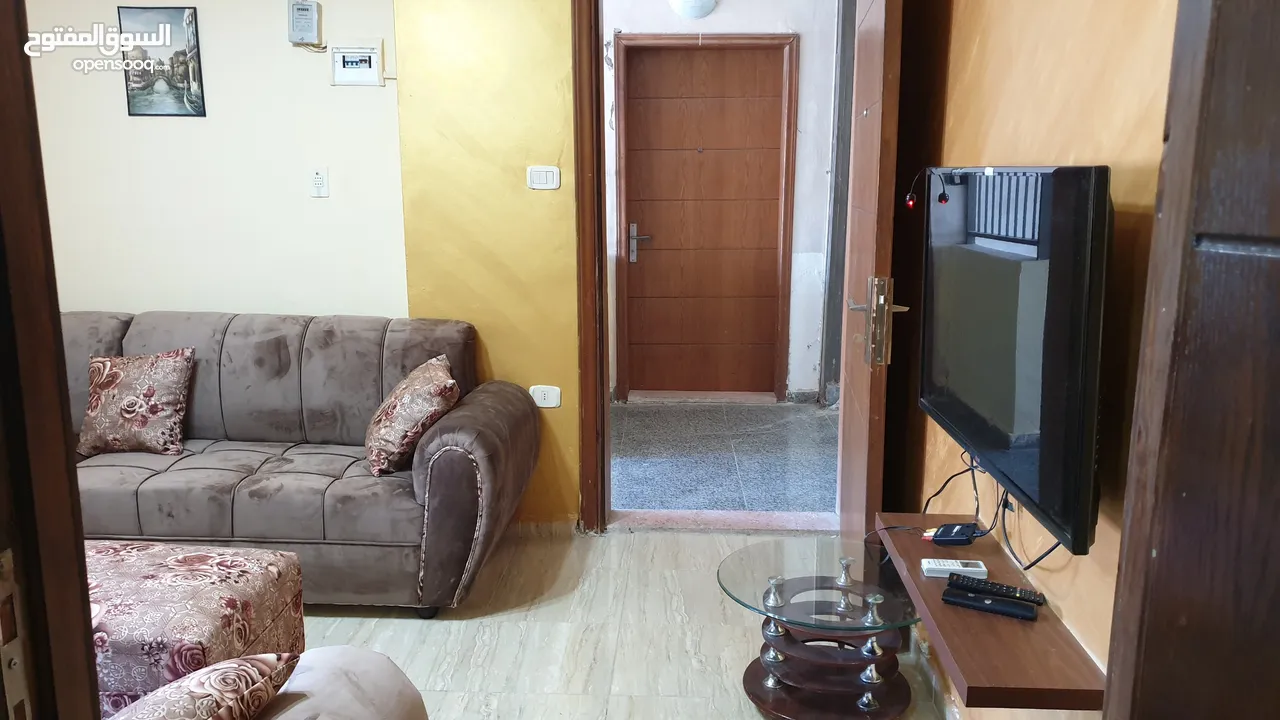 شقه مفروشه قريبه من الخدمات ومن المالك مباشره بناية عائلات واثاث جميل