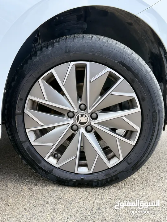 سكودا كاميك ترخيص 2021 محرك 1500 بنزين جير أوتوماتيك  150 حصان