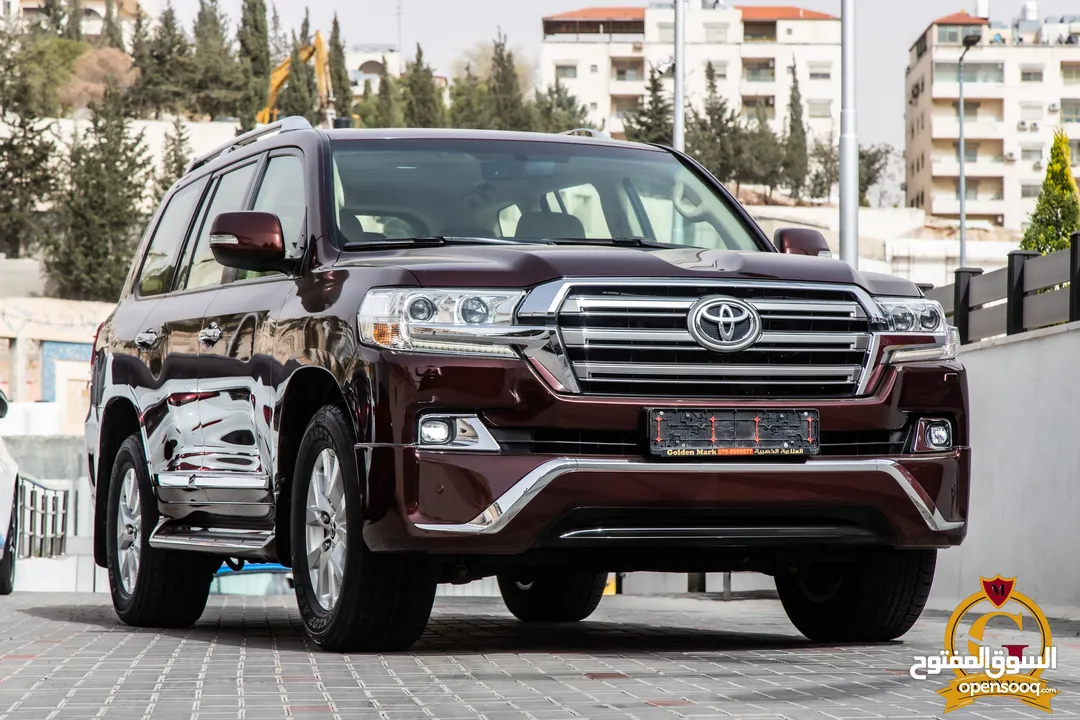 Toyota Land Cruiser 2017 Gx-r V8  السيارة بحالة الوكالة و قطعت مسافة 80,000 كم