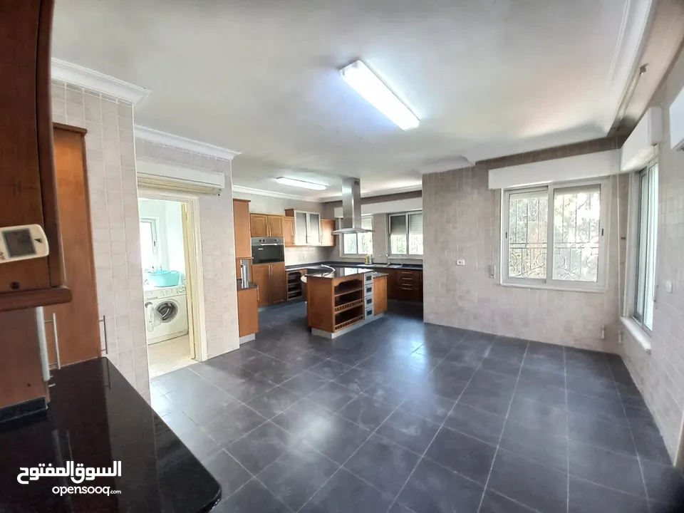 شقة غير مفروشة للإيجار 400م2 ( Property 19553 )-175107001