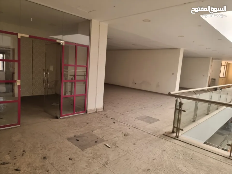 الخليل.. الهيبرون سنتر أ ( القديم )..محلات للبيع او البدل .. بسعر حرق على الكاش