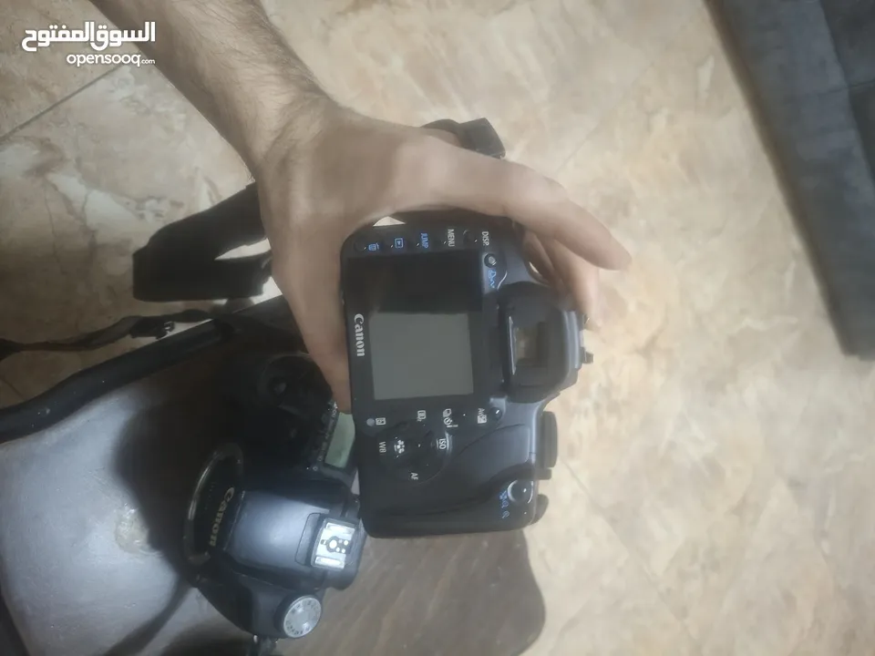 كاميرا كانون 50D معها مومري  معهاش شاحن