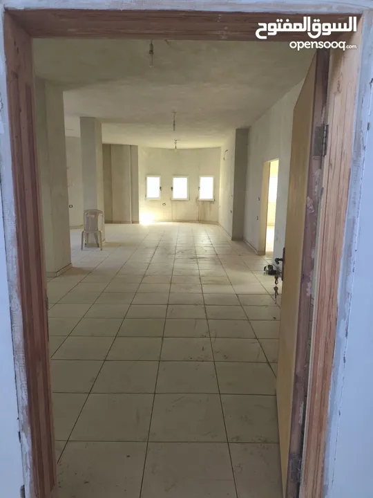 شقه سكنيه للبيع على الشارع العسكري