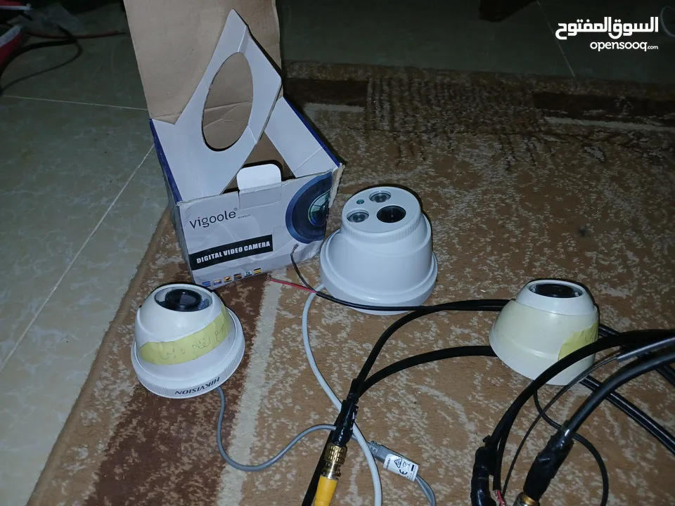 كاميرات مراقبة 2 ميجا مستعمل وحالة ممتازه ويوجد كاميرا بالكرتونه ومحولات بالكرتونه شغالات عالفحص