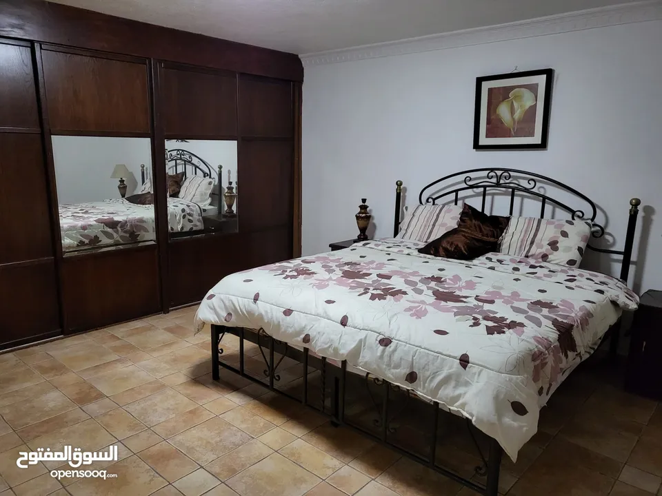 شقه طابقيه ارضيه ديبلوكس مع كراج وحديقه ام السماق الجنوبي