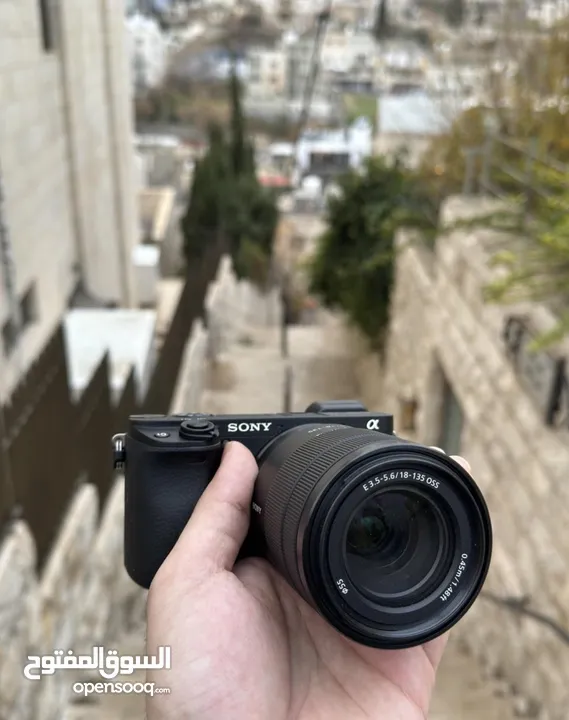 Sony a6400 mirrorless camera with 18-135mm f/3.5-5.6 Lens