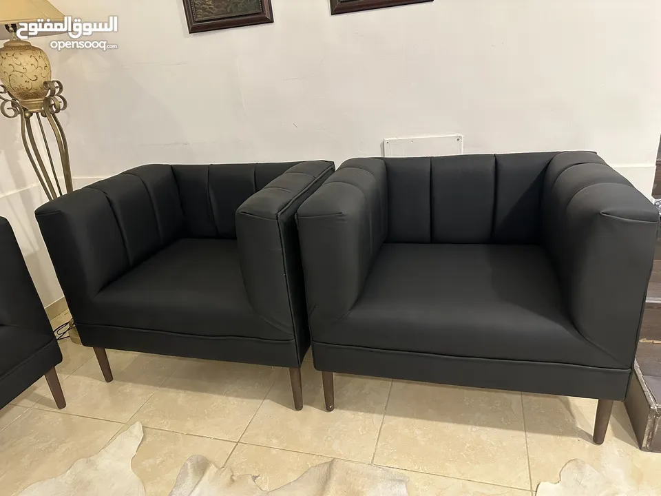 طقم كنب جلد اسود matt 3 قطع السعر. 280 دينار