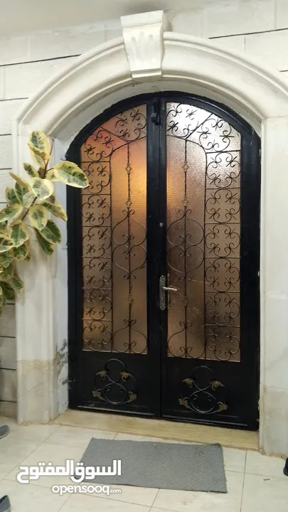 أبواب للبيع