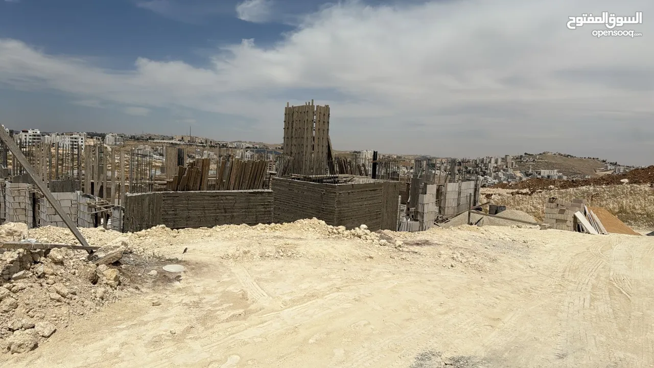 شقة بنظام خلايا الشمسية 170م2 مع بلكونة واسعة و تدفئة مركزية و بنظام صوت باجمل اطلالة بحي المنصور