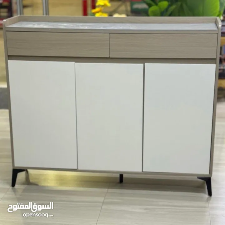 بتصميم أوروبي فاخ  خزانة بثلاث دفات بالحجم السوبر