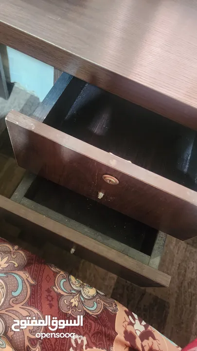 مكتب دراسي بدون كرسي