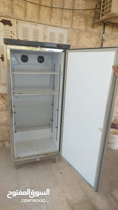 عدة مستعملة جريل وثلاجتين وفرن بيتزا  وجريل برغر