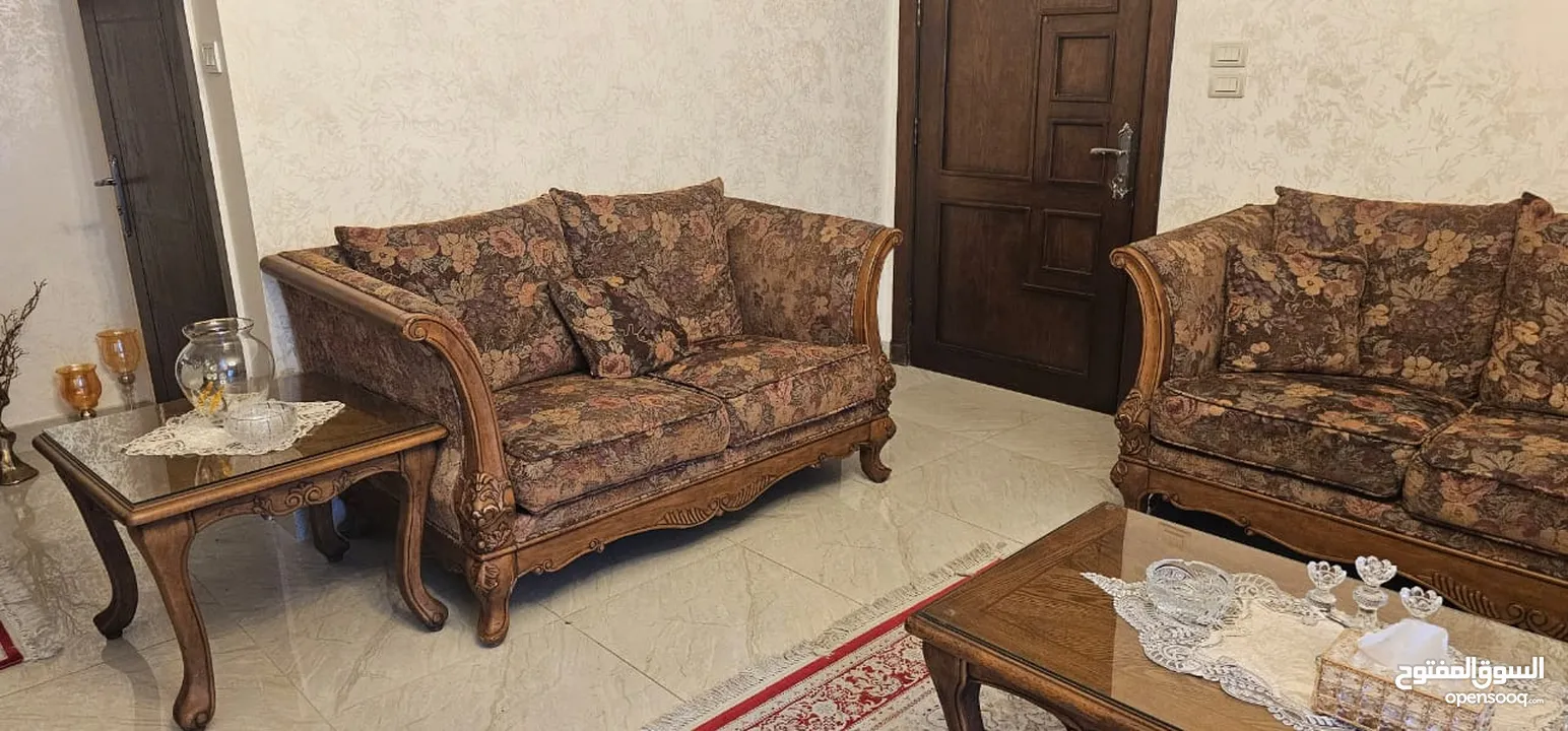طقم صالون حفر يدوي فاخر مع طقم طاولات لنفس الموديل طقم طاولات حديد مع زجاج