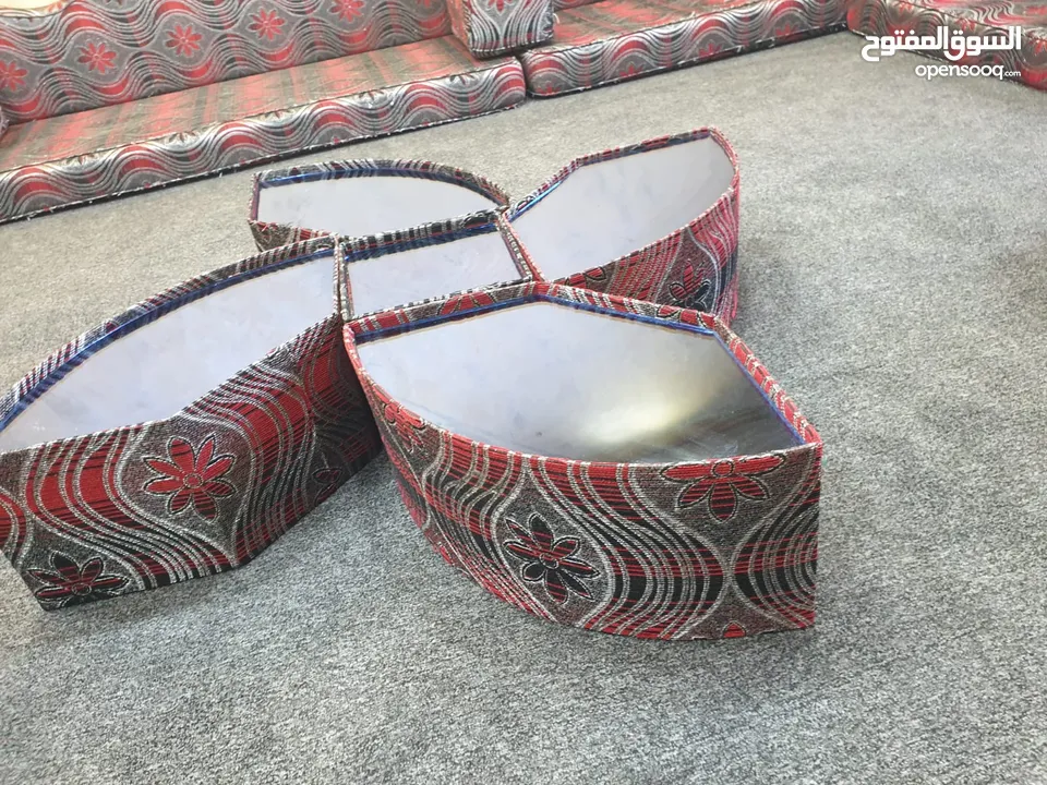 جلسة عربية 6 مفارش + 6 ضهريات + 6 مساند + طاولة 5 قطع + موكيت 6X4