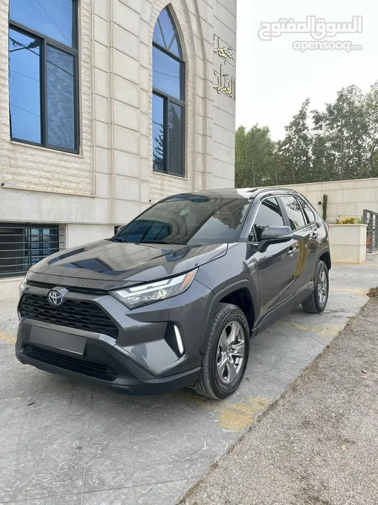 Toyota RAV4 XLE 2024