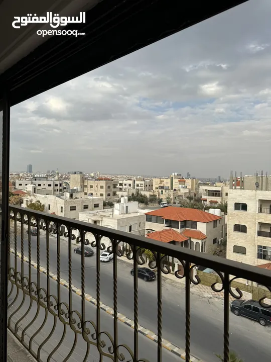 شقة طابق ثالث + روف في منطقة ربوة عبدون بمساحة اجمالية 325 متر
