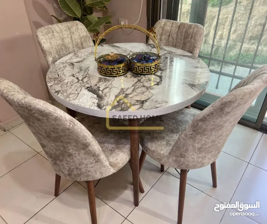 طاولة سفرة دائرية مع 4 كراسي سطح الطاولة خشب ملبس فورمايكا – مقاوم للخدوش وسهل التنظيف