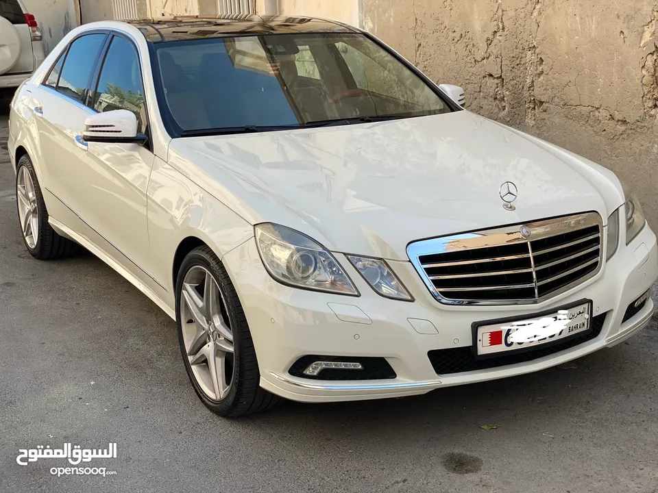 للبيع E300 بانوراما قمة النظافة For sale: Mercedes E300, full option, top-notch cleanliness