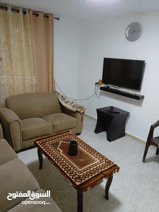 ستديو مفروش للايجار مدخل خاص مساحة واسعة