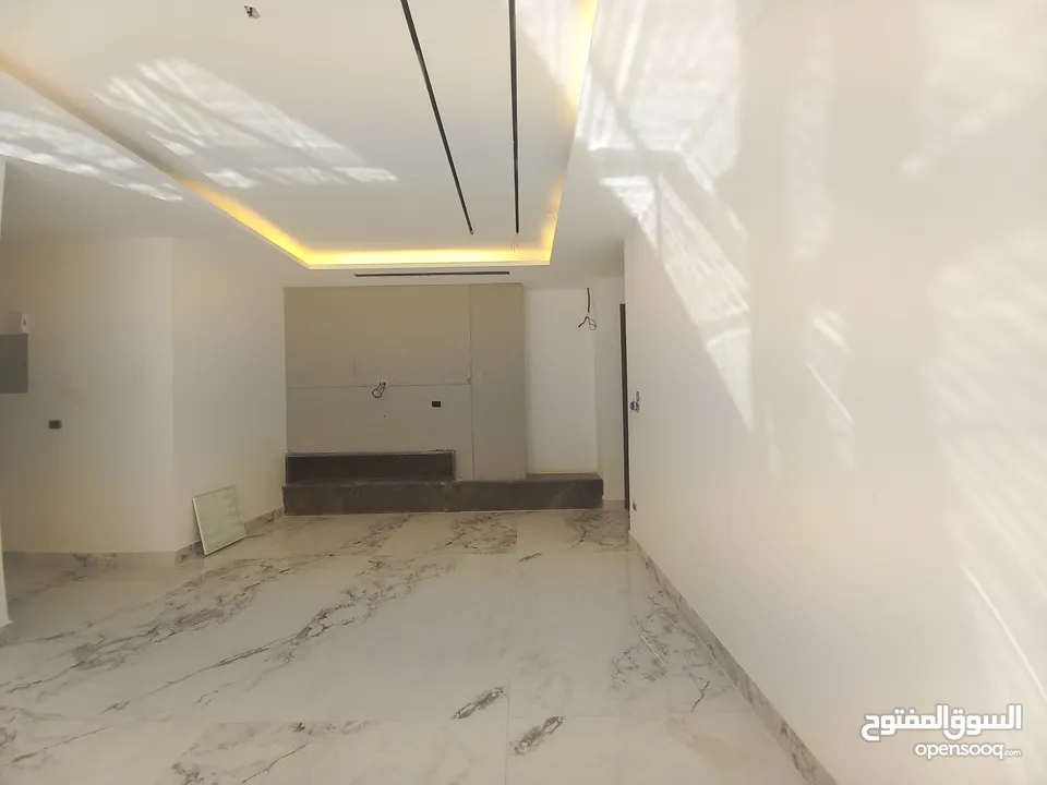 شقة غير مفروشة للايجار في الدوار الرابع  ( Property 35302 ) سنوي فقط