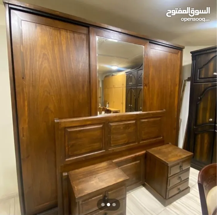 غرفة نوم بحالة جيدة جداً