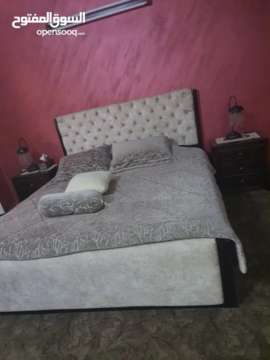 غرفة نوم مستعملة بحالة ممتازة للبيع مع الفرشة نوع ريتشموند رويال