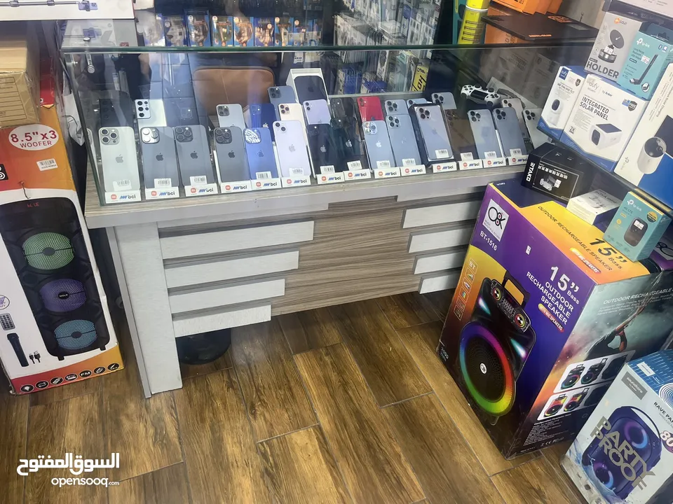 ديكور محل موبايلات بحالة ممتازه للبيع