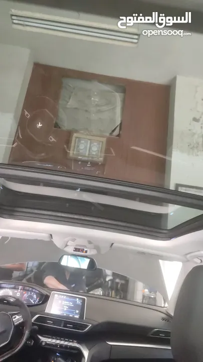 سيارة بيجو 5008