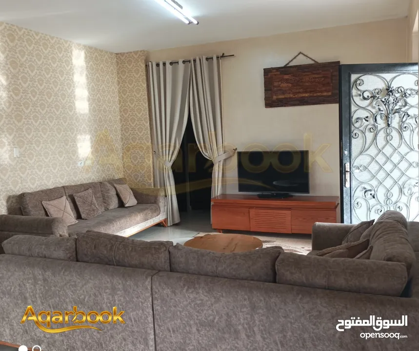 بيت مستقل مع مساحة خارجية للبيع رافات – قرب صيدلية يامن