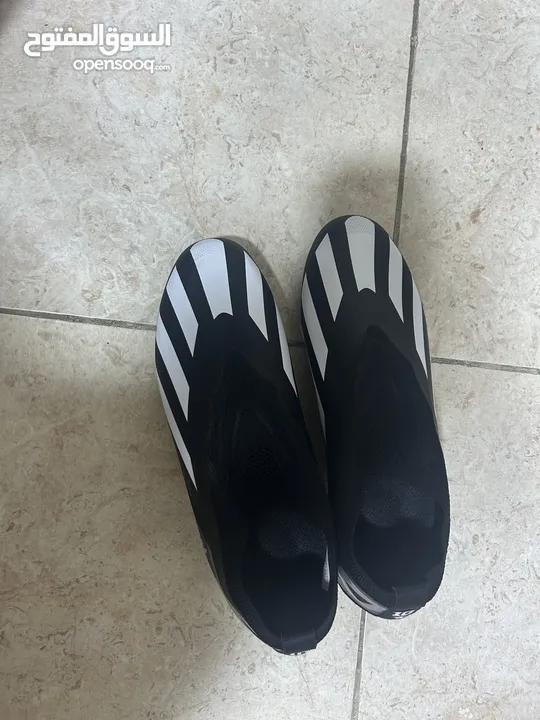 حذاء رياضي كرة قدم بحالة جديدة