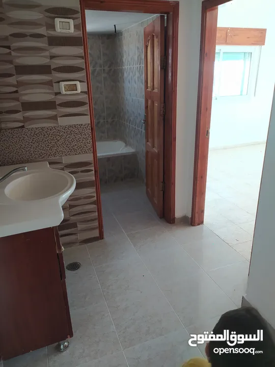 شقه طابق 2غرف 3حمامات2