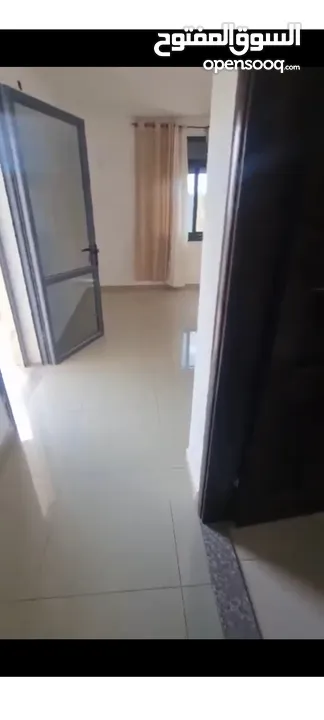 شقه للايجار قرب شارع الارسال خلف مدرسة الاوائل