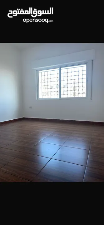 شقه ارضيه في أجمل مناطق البنيات من المالك مباشره دون وساطه احد تبعد عن طريق المطار دقيقتان