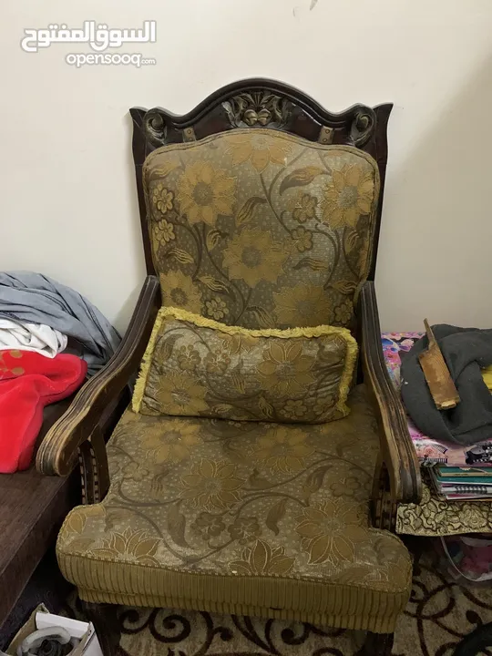 طقم كنب سبع مقاعد بحاله جيدة