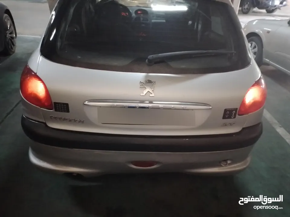 سياره بيجو  206  موديل  2006  للبيع  لون فضي   بحاله جيده جدا