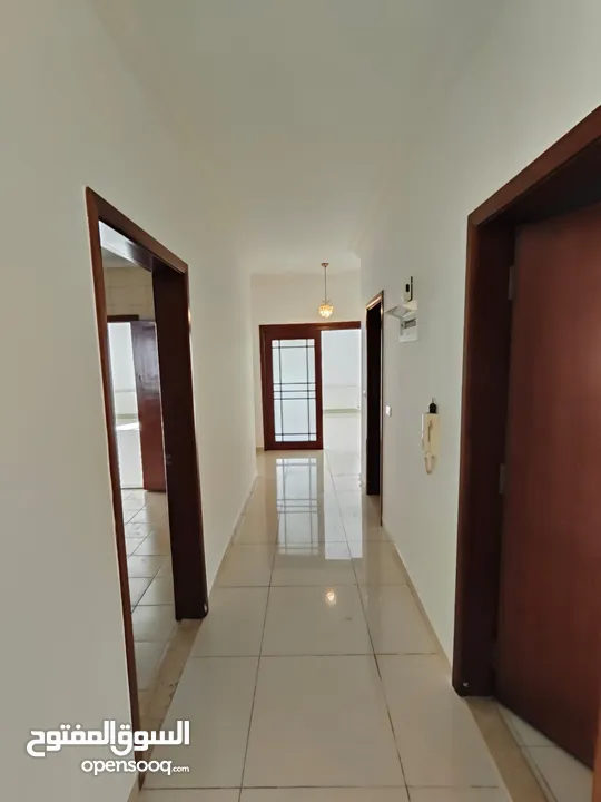 شقه فارغه للايجار ضاحيه الامير راشد + 4 نوم + 220 متر + غرفه خادمه+